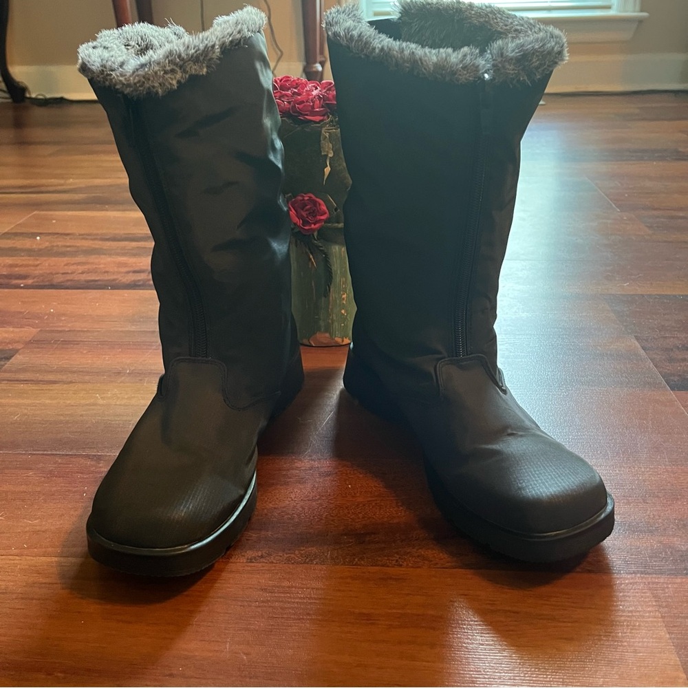 Black Winter Boots with faux fur tops